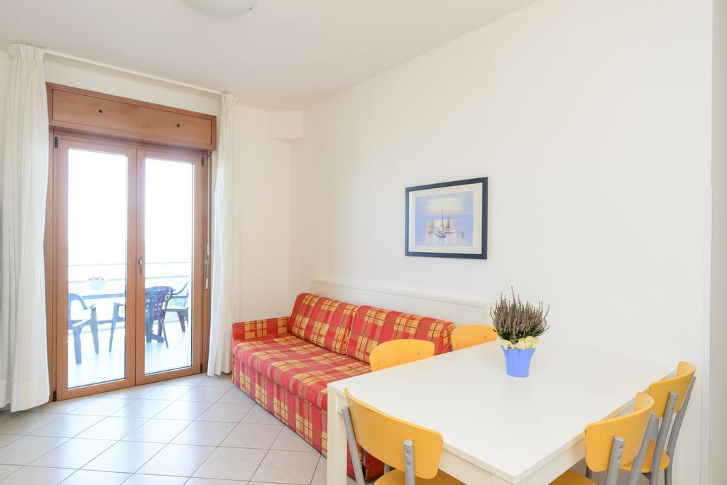 Sunbeach Apartments Lignano Sabbiadoro Kültér fotó