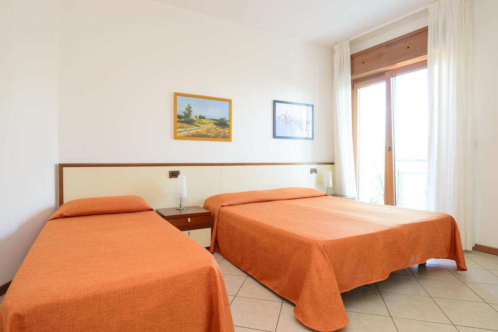 Sunbeach Apartments Lignano Sabbiadoro Kültér fotó