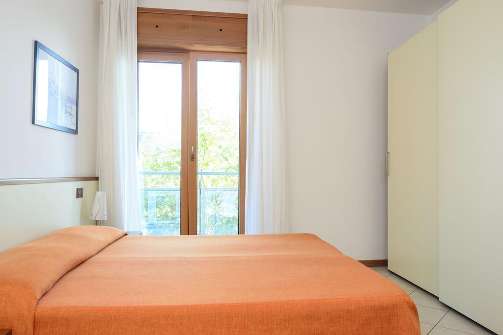 Sunbeach Apartments Lignano Sabbiadoro Kültér fotó